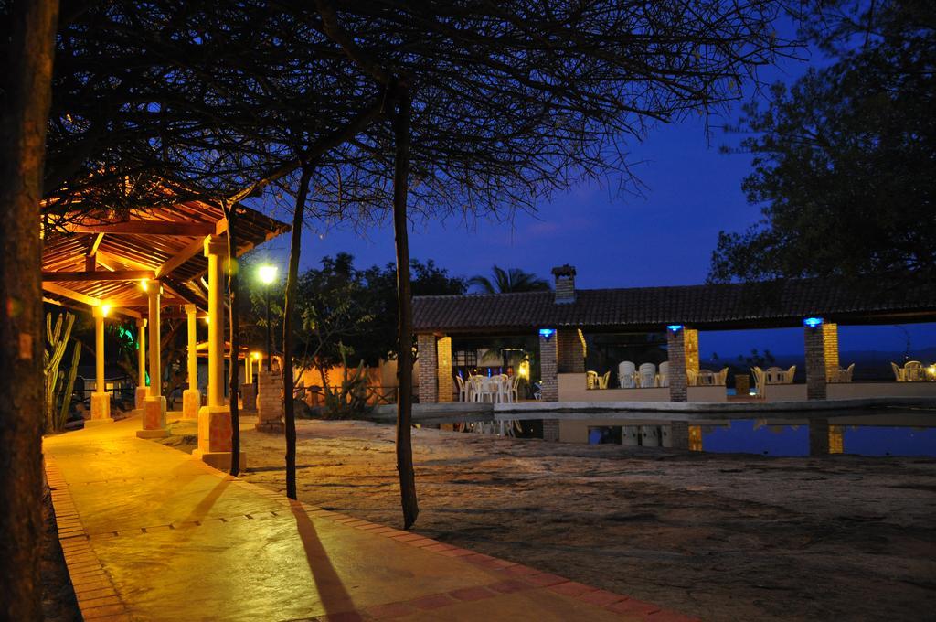 Fazenda Hotel Pedra Dos Ventos Quixadá Exterior photo